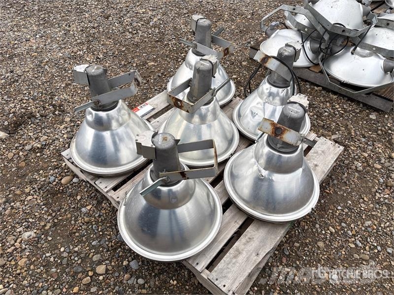  Quantity of (6) Lighting Fixtures Drugi deli