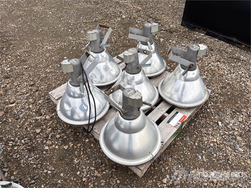  Quantity of (6) Lighting Fixtures Drugi deli