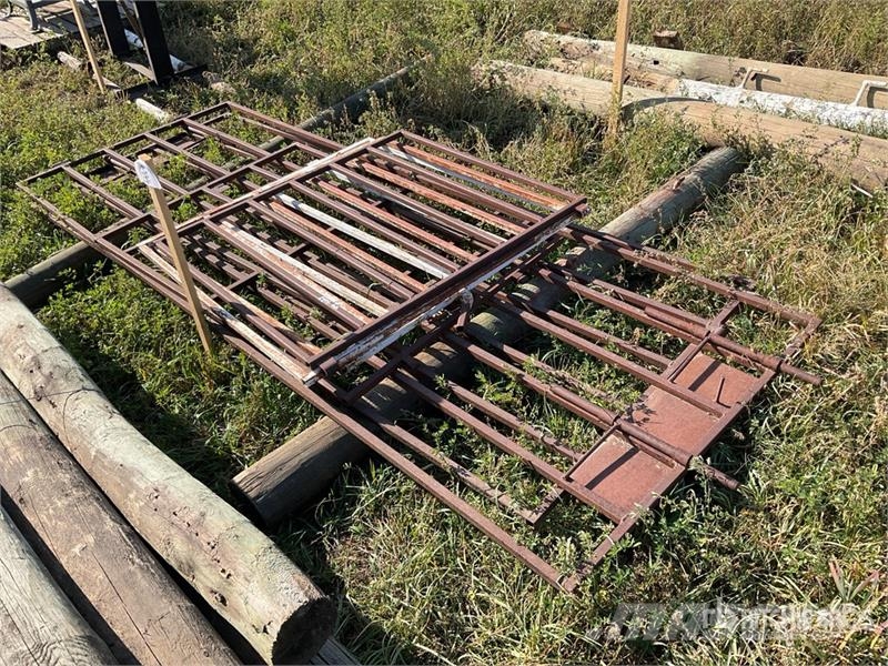  Quantity of (6) . Livestock Gate ماكينات وملحقات مواش أخرى
