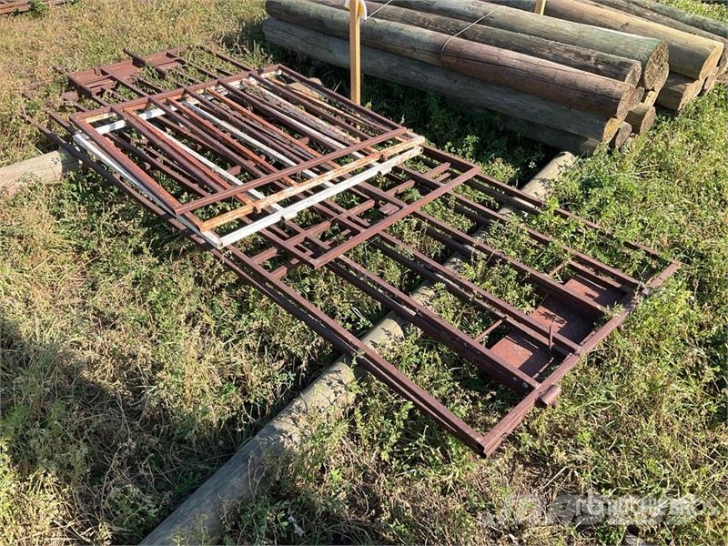  Quantity of (6) . Livestock Gate ماكينات وملحقات مواش أخرى
