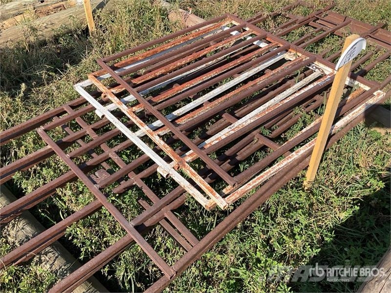  Quantity of (6) . Livestock Gate ماكينات وملحقات مواش أخرى
