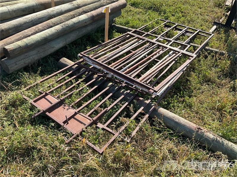  Quantity of (6) . Livestock Gate ماكينات وملحقات مواش أخرى