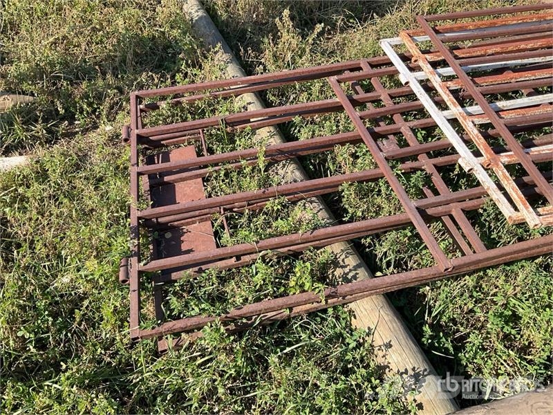  Quantity of (6) . Livestock Gate ماكينات وملحقات مواش أخرى