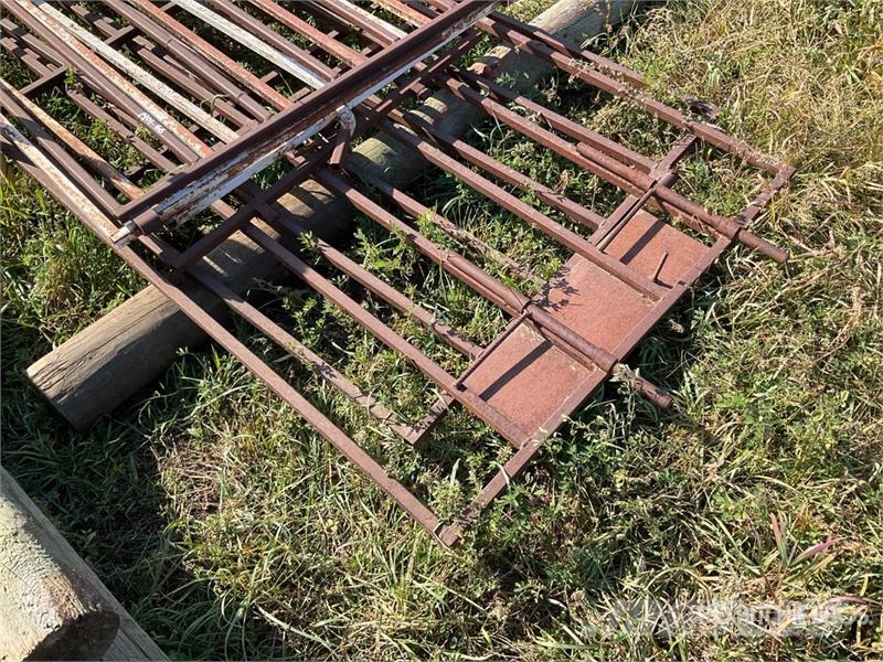  Quantity of (6) . Livestock Gate ماكينات وملحقات مواش أخرى
