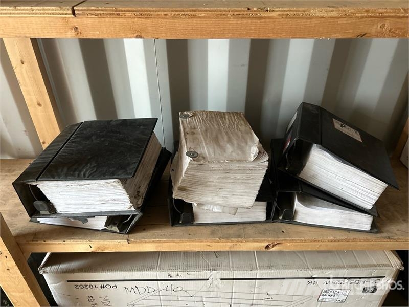 Quantity of (6) Manuals for John Deere Combine Har Andre komponenter