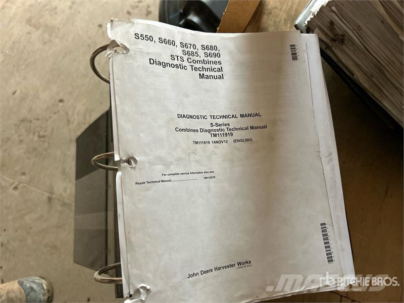 Quantity of (6) Manuals for John Deere Combine Har Andre komponenter