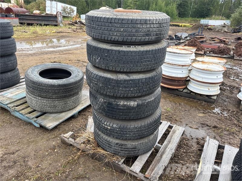 Quantity of (6) Michelin Defender LTX 215/85R16 Ti Tyres, wheels and rims