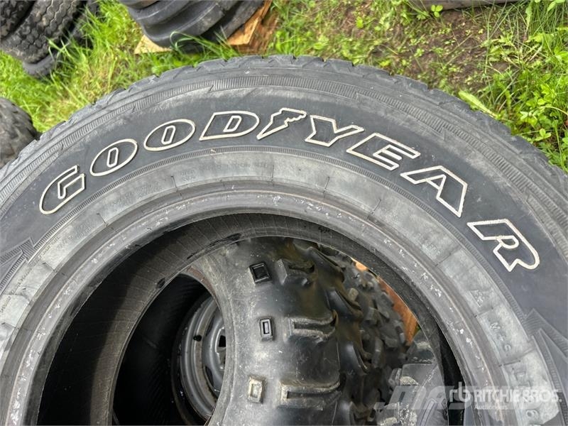  Quantity of (6) Mixed Tires Tyres, wheels and rims