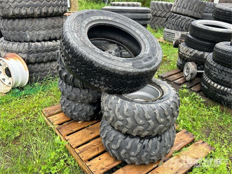  Quantity of (6) Mixed Tires Tyres, wheels and rims