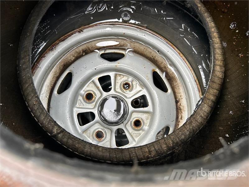  Quantity of (6) Mixed Tires Tyres, wheels and rims