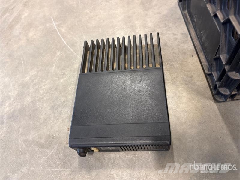  Quantity of (6) Motorola Truck Radios مكونات أخرى
