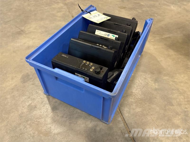  Quantity of (6) Motorola Truck Radios مكونات أخرى