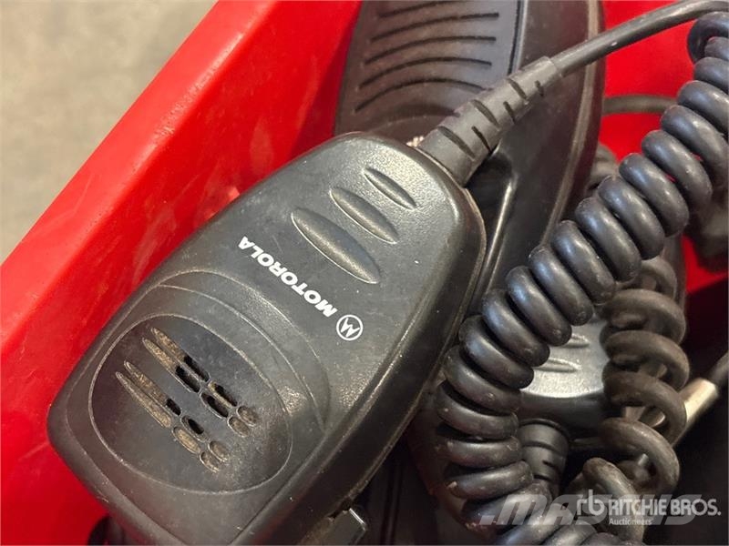 Quantity of (6) Motorola Truck Radios Andre komponenter