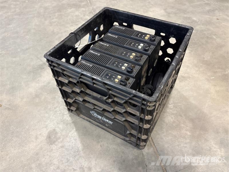  Quantity of (6) Motorola Truck Radios مكونات أخرى