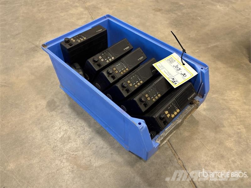  Quantity of (6) Motorola Truck Radios مكونات أخرى