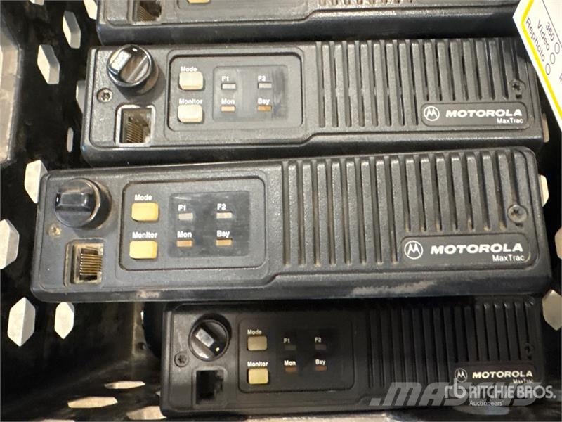  Quantity of (6) Motorola Truck Radios مكونات أخرى