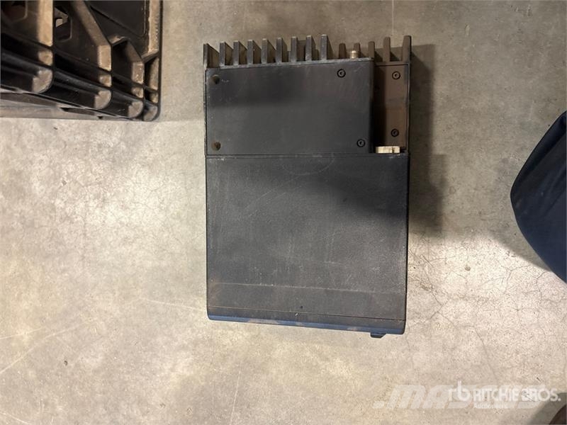  Quantity of (6) Motorola Truck Radios مكونات أخرى