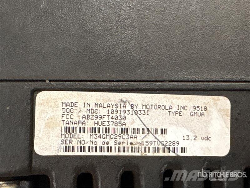  Quantity of (6) Motorola Truck Radios مكونات أخرى
