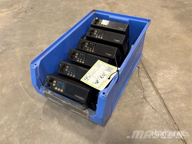  Quantity of (6) Motorola Truck Radios مكونات أخرى