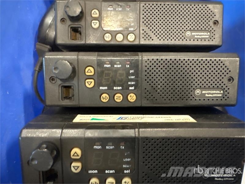  Quantity of (6) Motorola Truck Radios مكونات أخرى