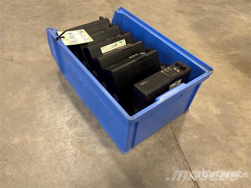  Quantity of (6) Motorola Truck Radios مكونات أخرى