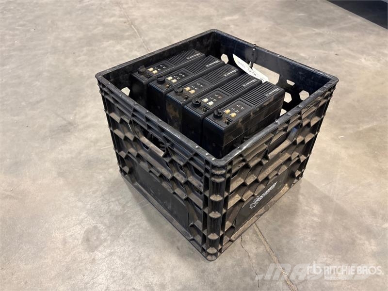  Quantity of (6) Motorola Truck Radios مكونات أخرى