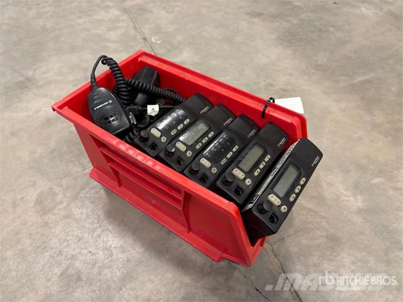 Quantity of (6) Motorola Truck Radios Andre komponenter