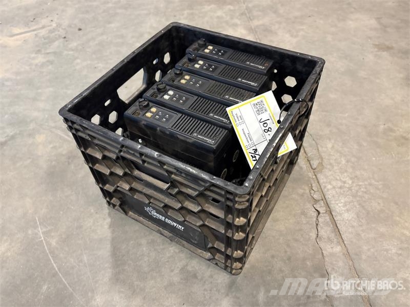  Quantity of (6) Motorola Truck Radios مكونات أخرى