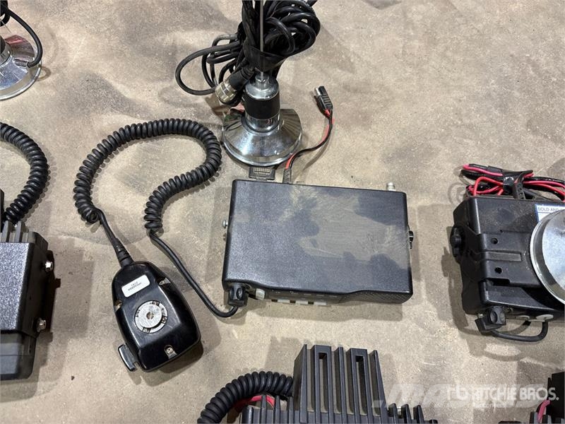 Quantity of (6) Radios Andere Zubehörteile