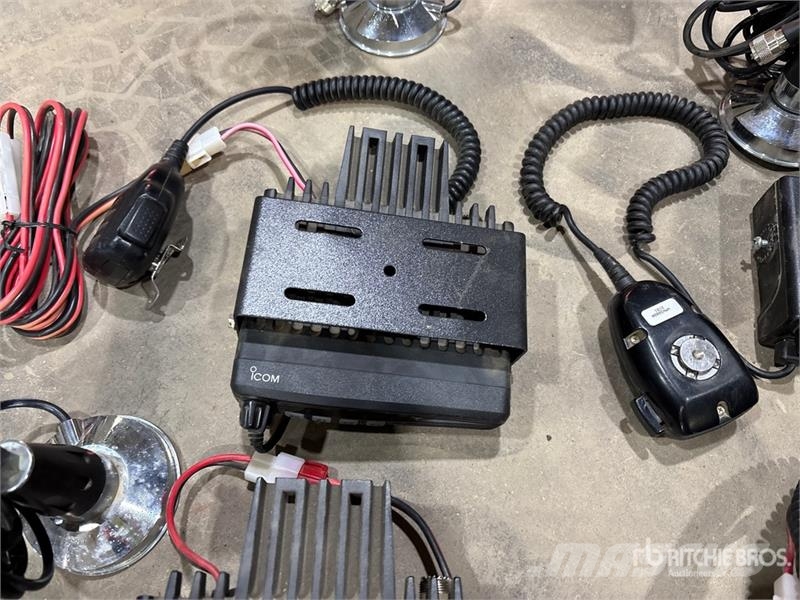 Quantity of (6) Radios Andere Zubehörteile