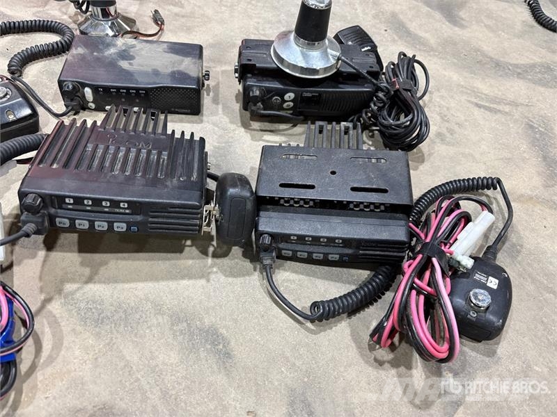 Quantity of (6) Radios Andere Zubehörteile