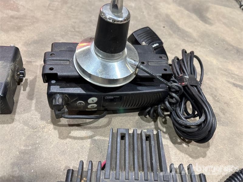 Quantity of (6) Radios Andere Zubehörteile