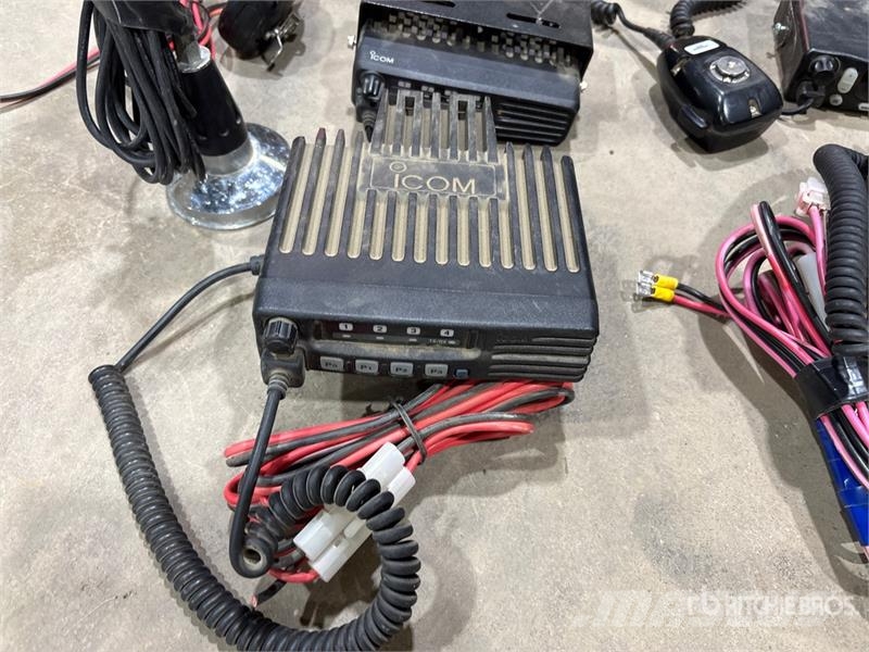 Quantity of (6) Radios Andere Zubehörteile