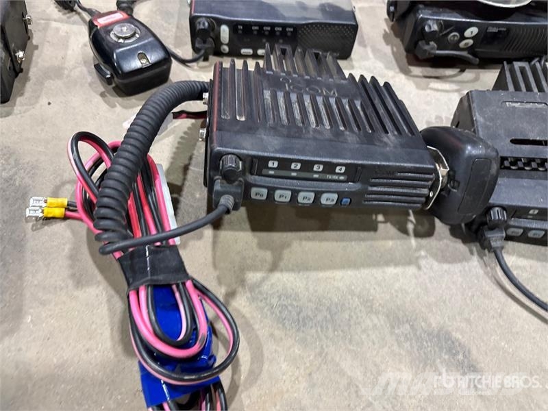 Quantity of (6) Radios Andere Zubehörteile