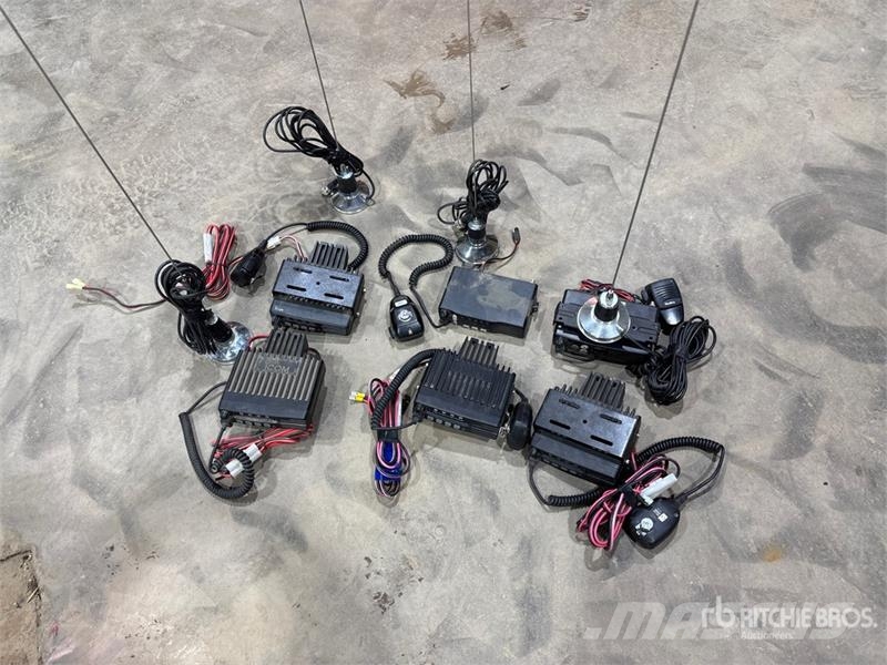 Quantity of (6) Radios Andere Zubehörteile