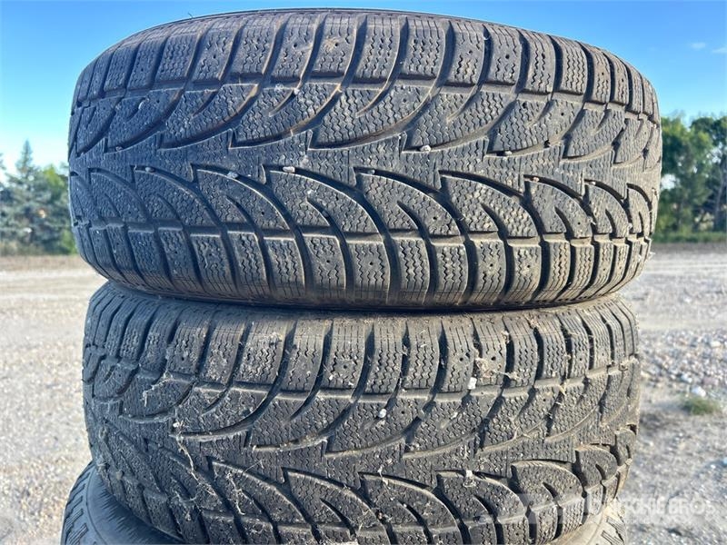Quantity of (6) Sailun 235/60R17 Tires Шины и колёса