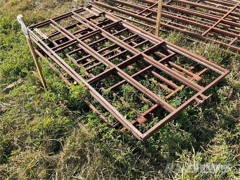  Quantity of (6) Steel . Livestock Gate ماكينات وملحقات مواش أخرى