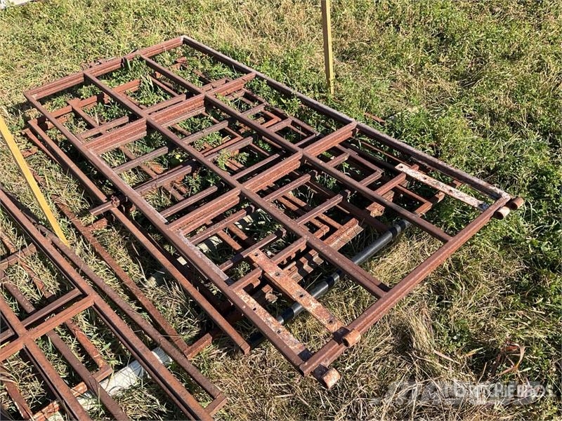  Quantity of (6) Steel . Livestock Gate ماكينات وملحقات مواش أخرى
