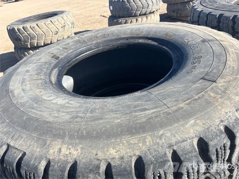 Quantity of (6) Tires Gume, točkovi i felne