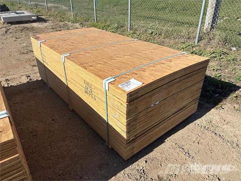 Quantity of (60) 1/2" 4x8 CSP/DFP No Stamp Plywood Andre komponenter