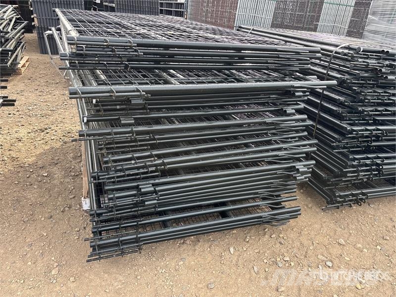  Quantity of (60)  BYT MSPP07 7 ft x 4 ft 3 in Mesh ماكينات وملحقات مواش أخرى