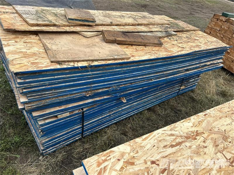 Quantity of (62) 4 ft x 8 ft x 1/2 in OSB Board Drugi deli