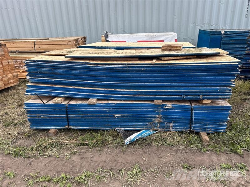 Quantity of (62) 4 ft x 8 ft x 1/2 in OSB Board Drugi deli