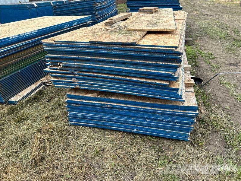 Quantity of (62) 4 ft x 8 ft x 1/2 in OSB Board Drugi deli