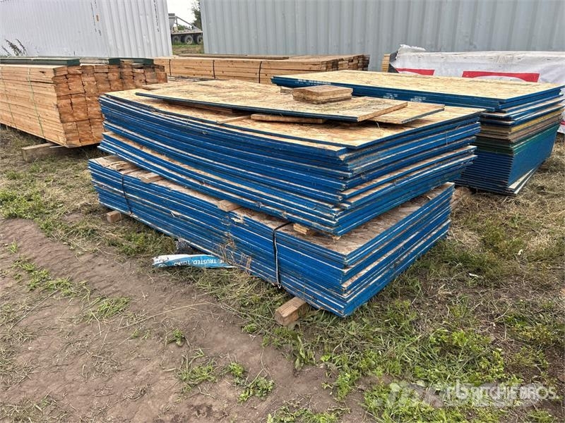 Quantity of (62) 4 ft x 8 ft x 1/2 in OSB Board Drugi deli