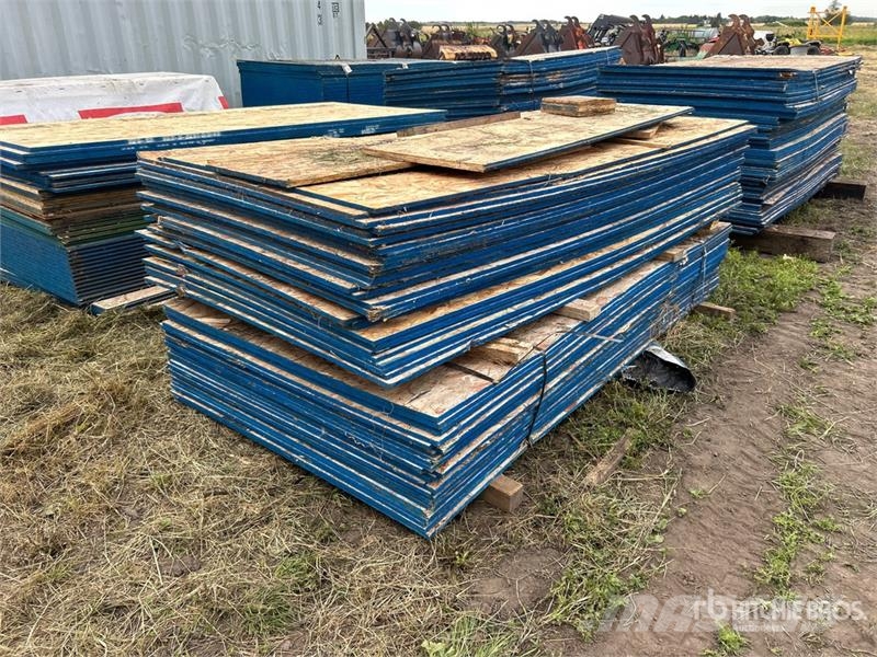 Quantity of (62) 4 ft x 8 ft x 1/2 in OSB Board Drugi deli
