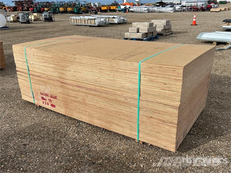 Quantity of (66) 4 ft x 8 ft x 1/2 in G1S MDO Smoo Inne akcesoria