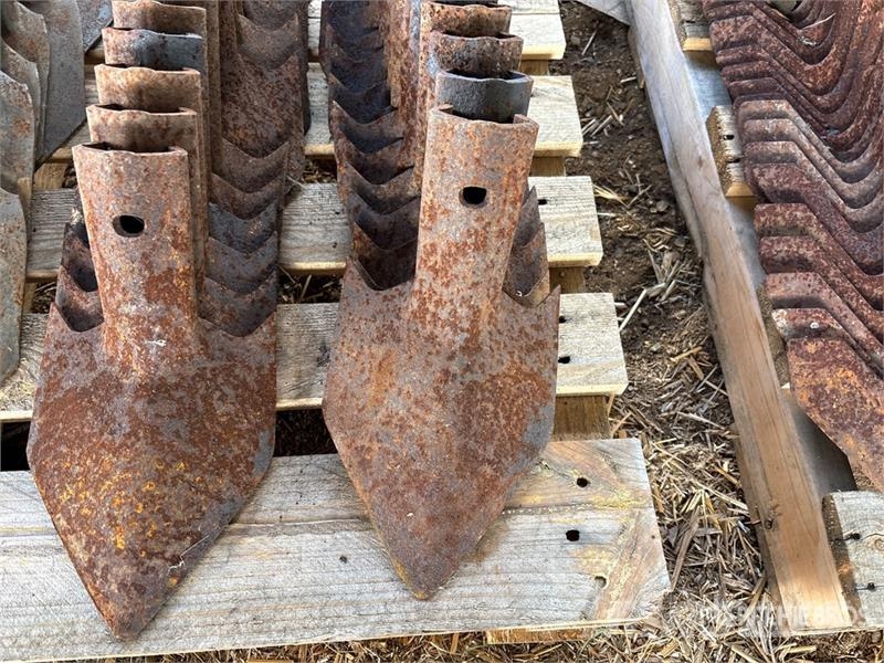 Quantity of (66) Knock On Cultivator spikes Další
