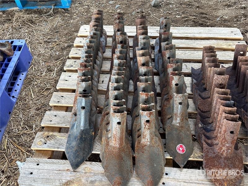 Quantity of (66) Knock On Cultivator spikes Další