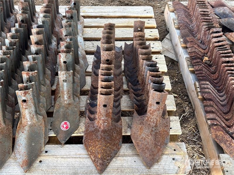 Quantity of (66) Knock On Cultivator spikes Další